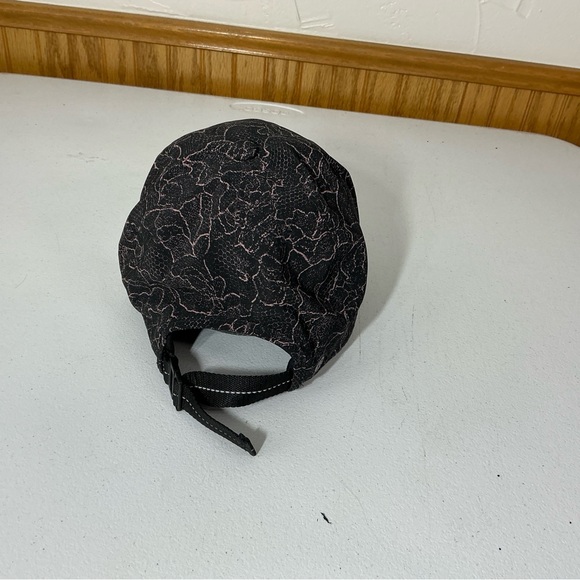 Lululemon Baller Hat Run Lacescape Spanish Rose Black Black and pink adjustable - Picture 2 of 5